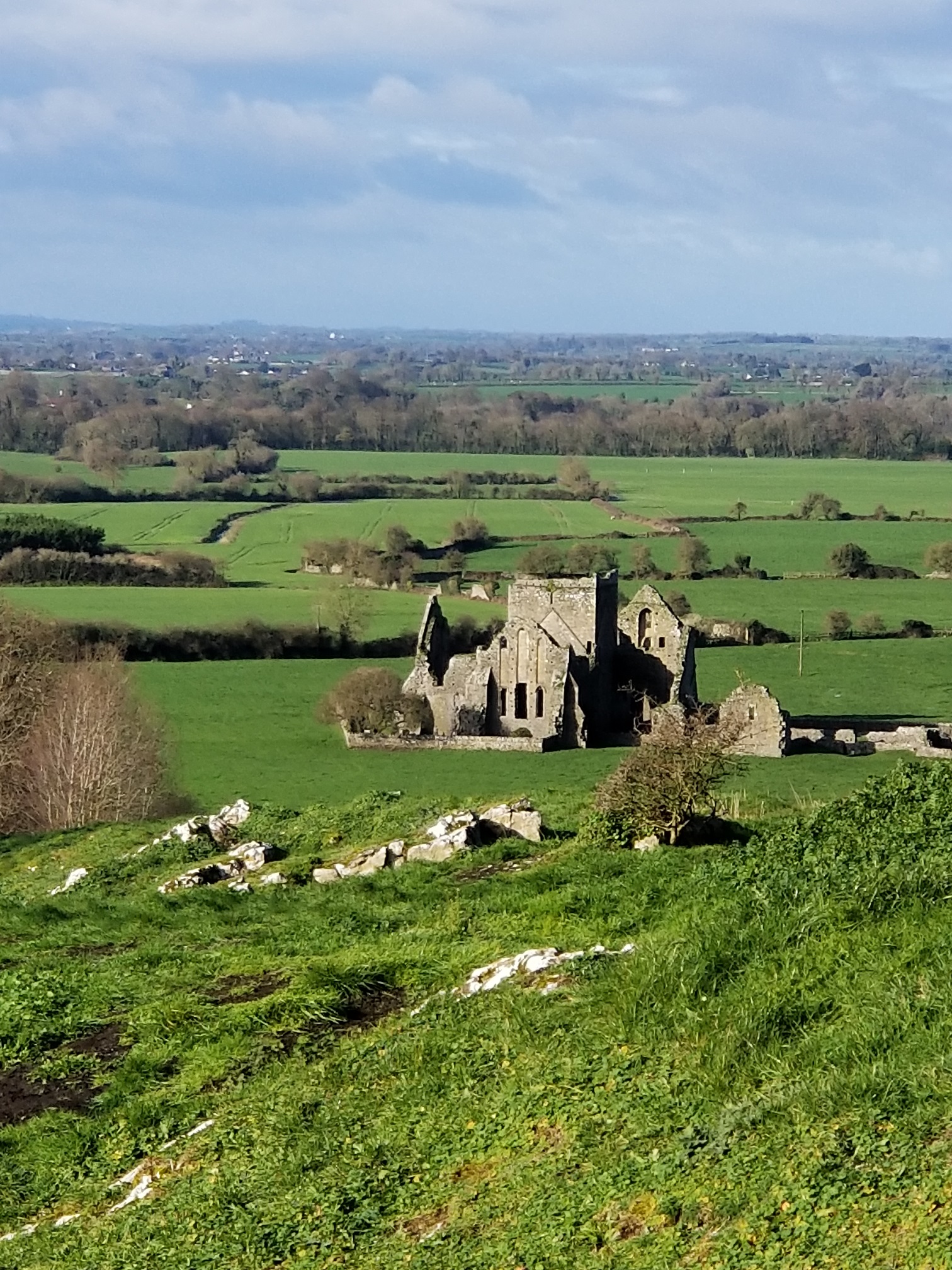 photo of ireland countryside with green grass and an old building