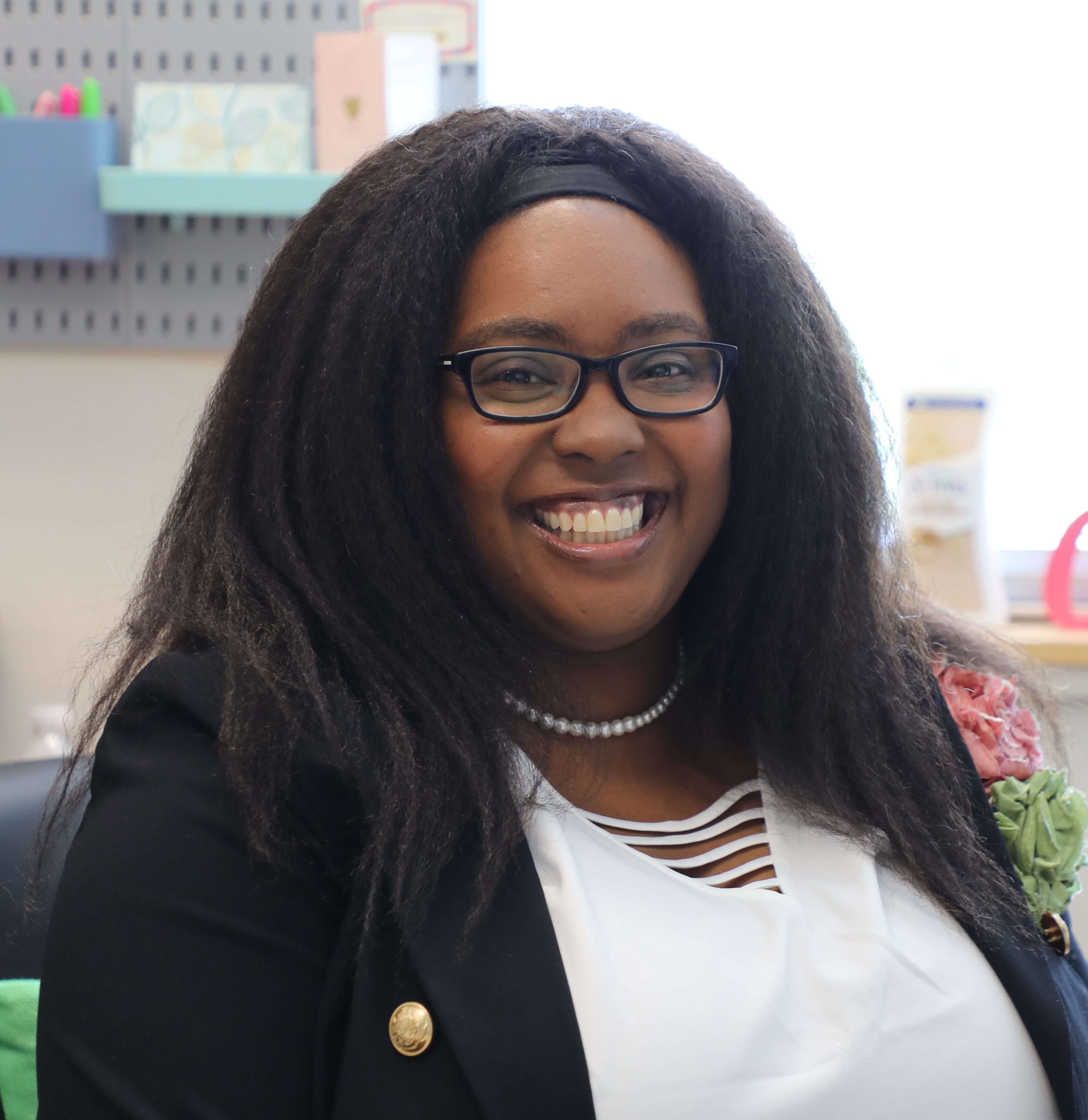 headshot of holly smiling 