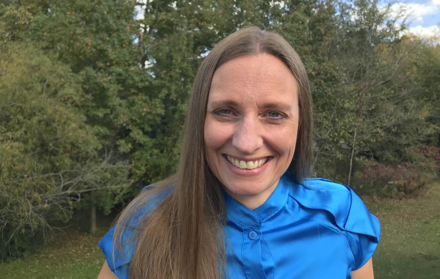 headshot of heidi white smiling